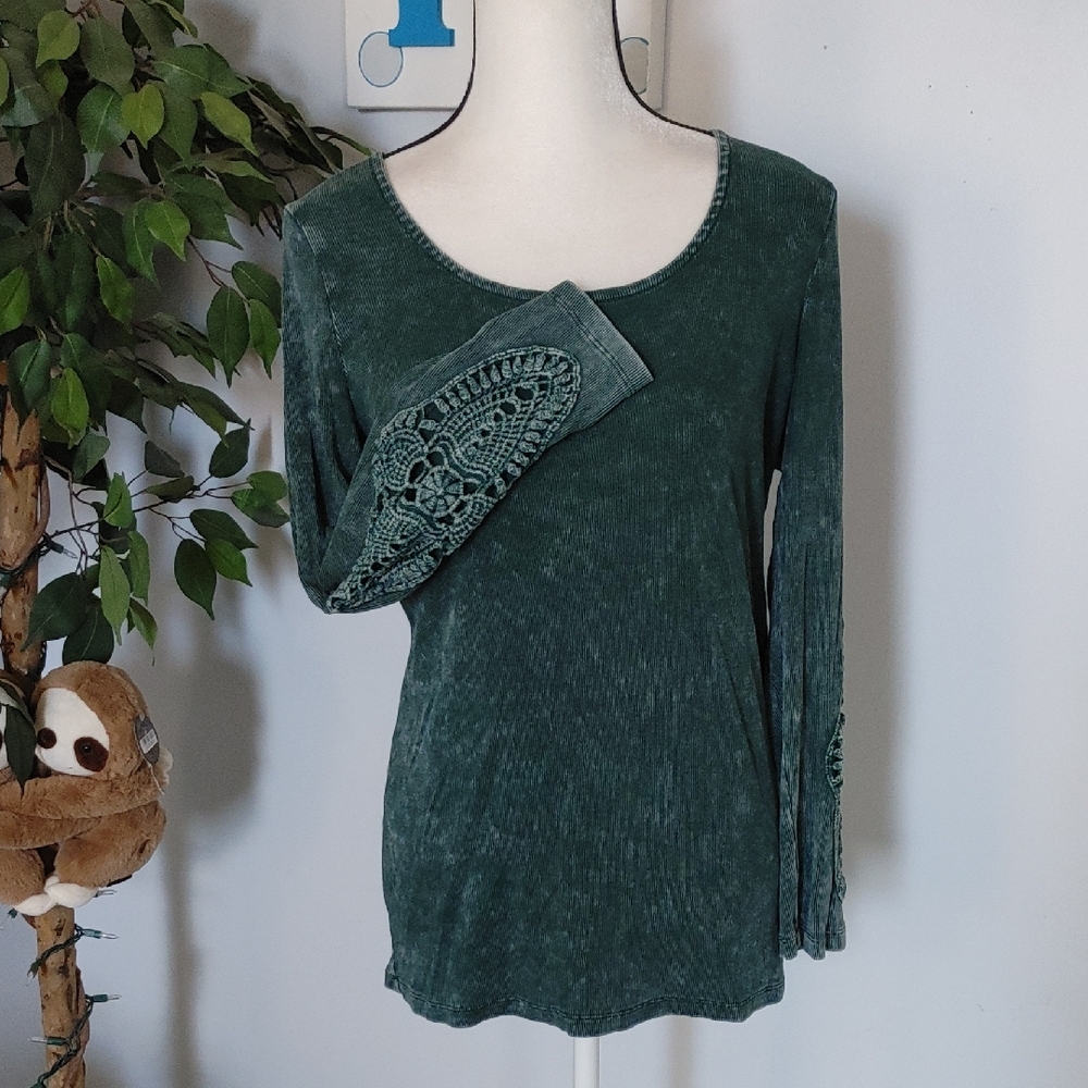 Torrid Green Lace Elbow Quarter Sleeve Top 1